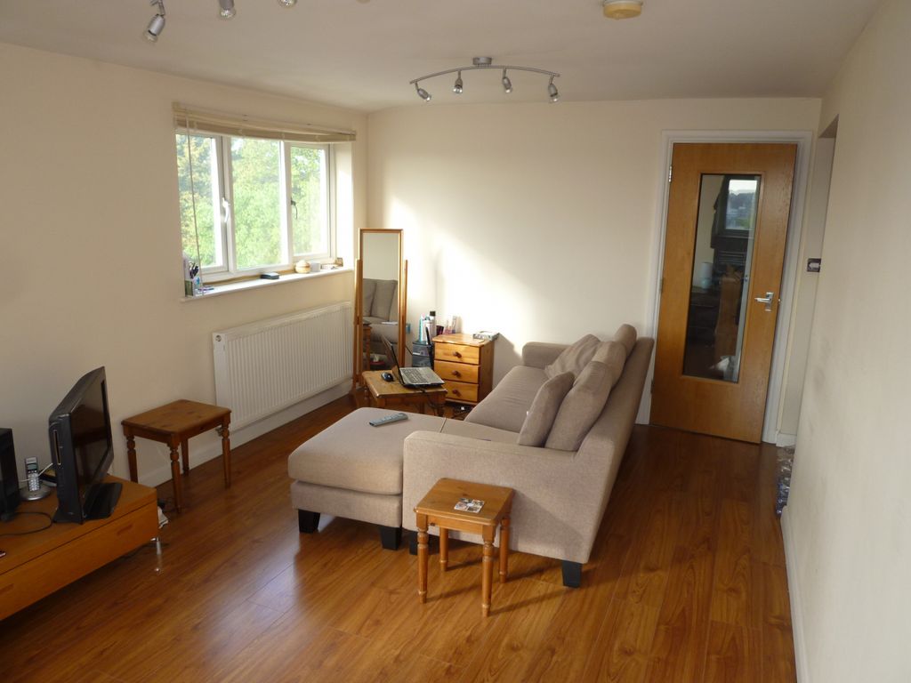 Property photo 3 of 6 Gallery