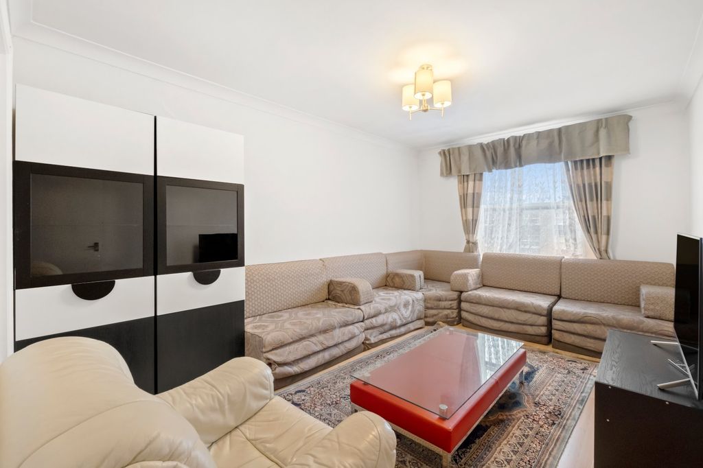 Property photo 3 of 9