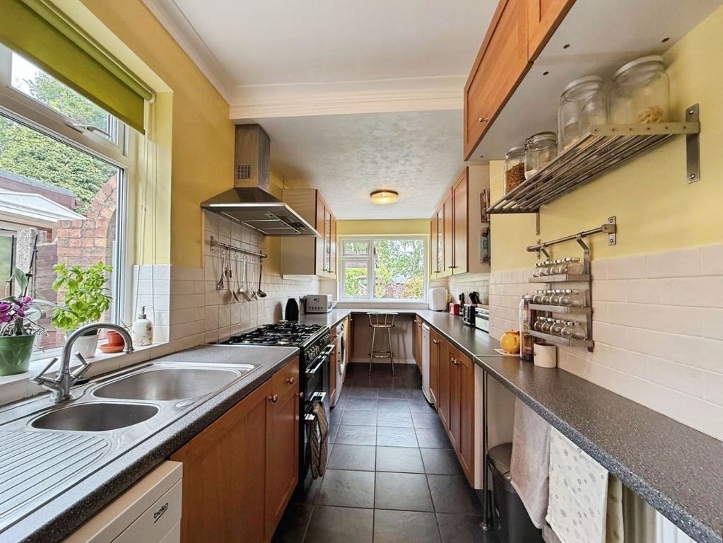 Property photo 3 of 30 Pbox-Kitchen-326582.Jpg