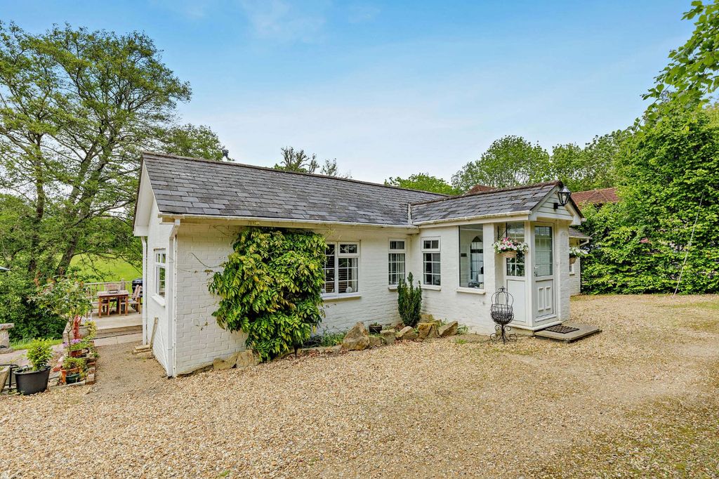 Property photo 2 of 34 Bungalow