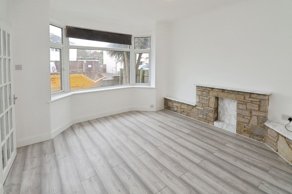 Property photo 3 of 9 Photo 2