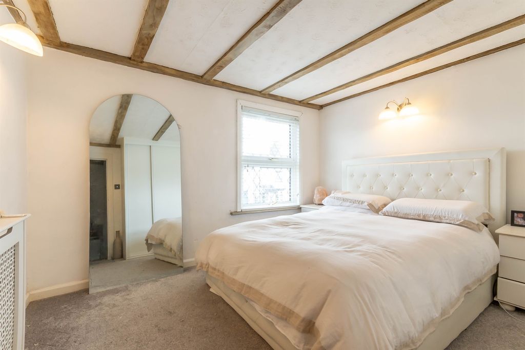 Property photo 3 of 11 Bathroom