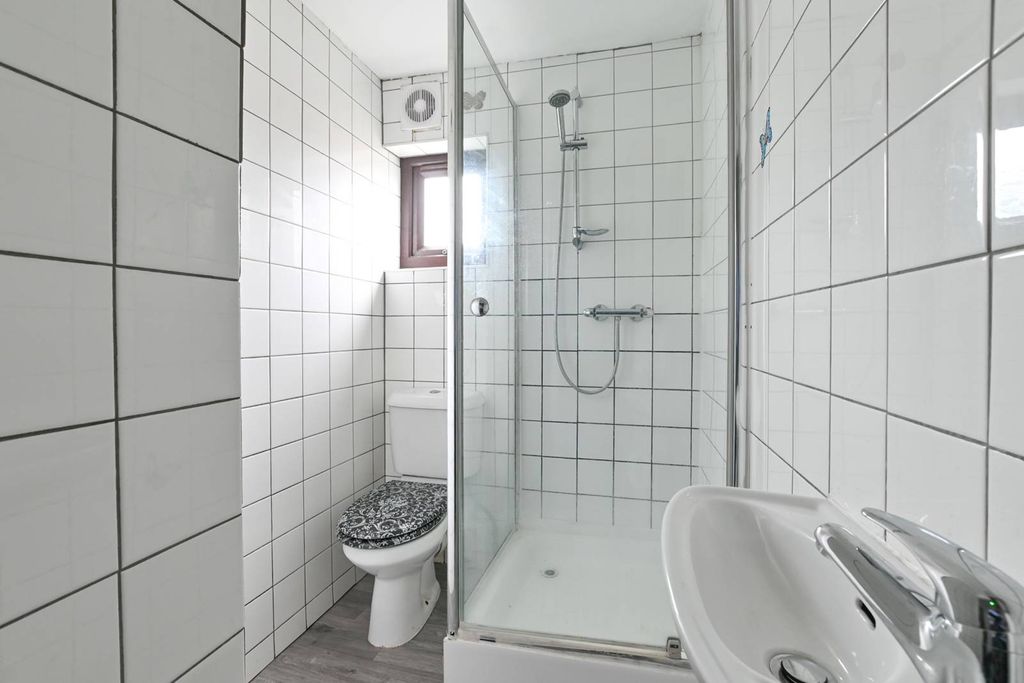 Property photo 3 of 3