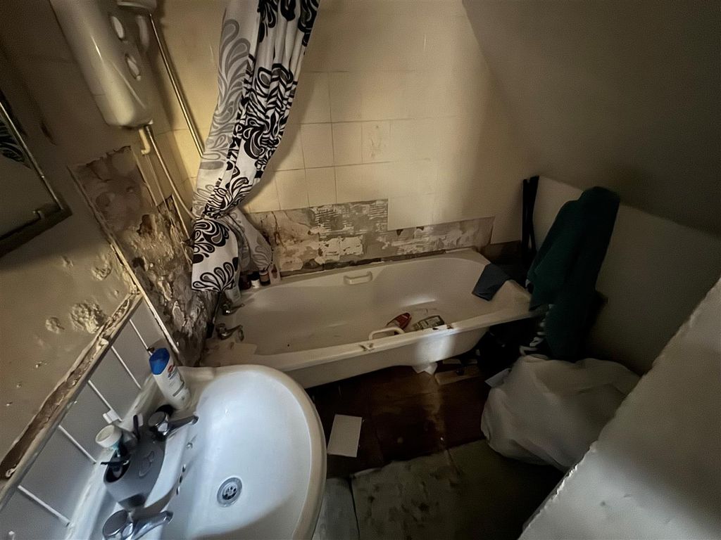 Property photo 2 of 3 Bathroom.Jpg