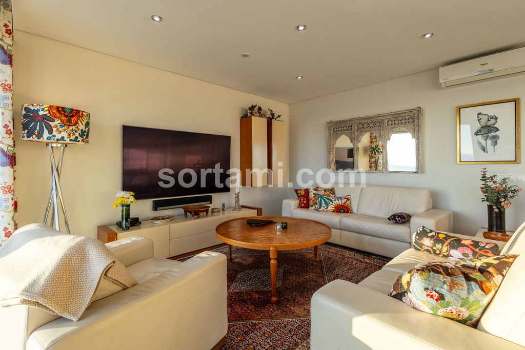 Property photo 3 of 44