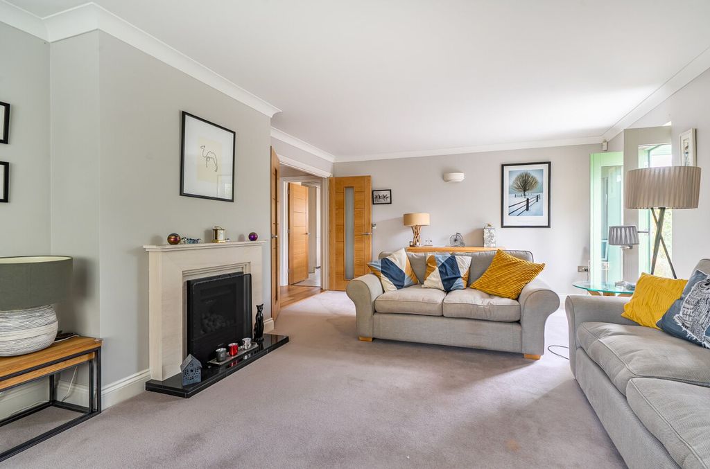 Property photo 2 of 40