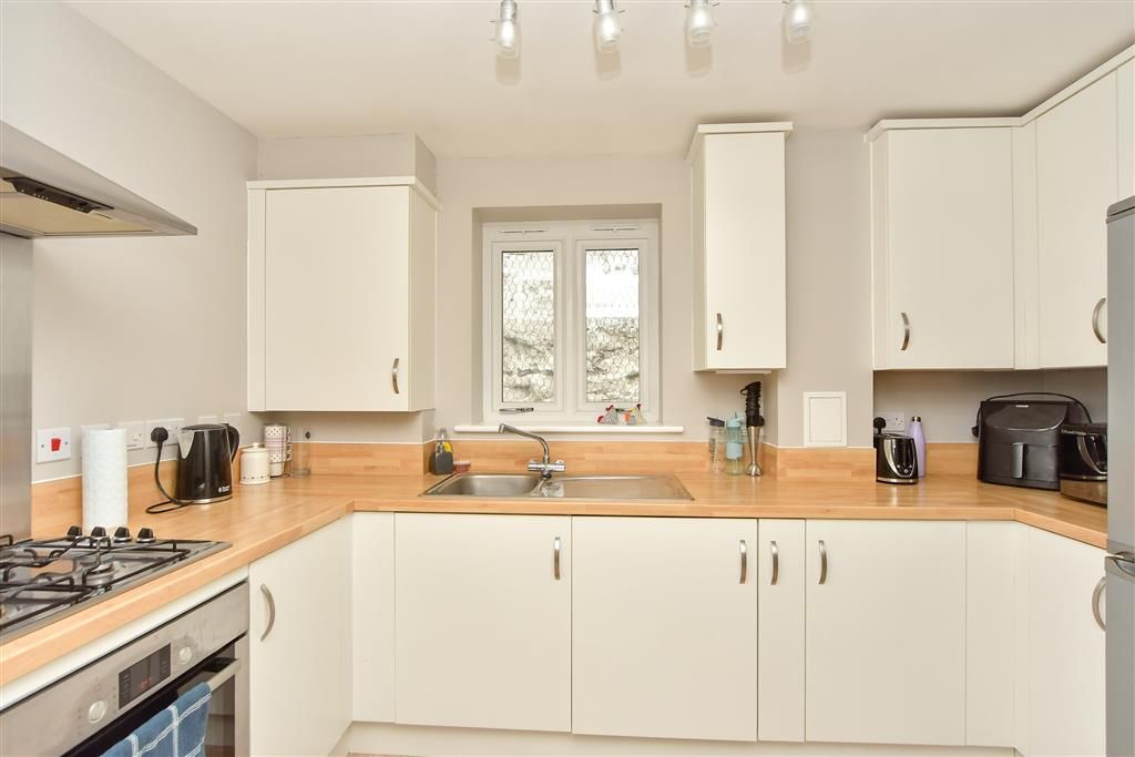 Property photo 3 of 7 Kitchen
