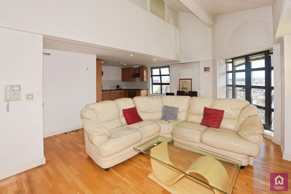 Property photo 2 of 16 Picture No. 15