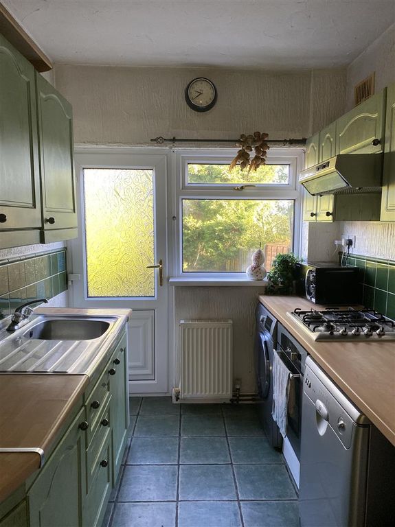 Property photo 2 of 10 Kitchen .Jpg