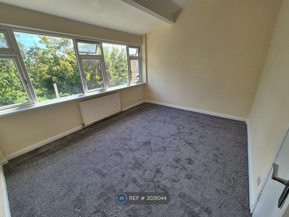 Property photo 3 of 7 Bedroom 1