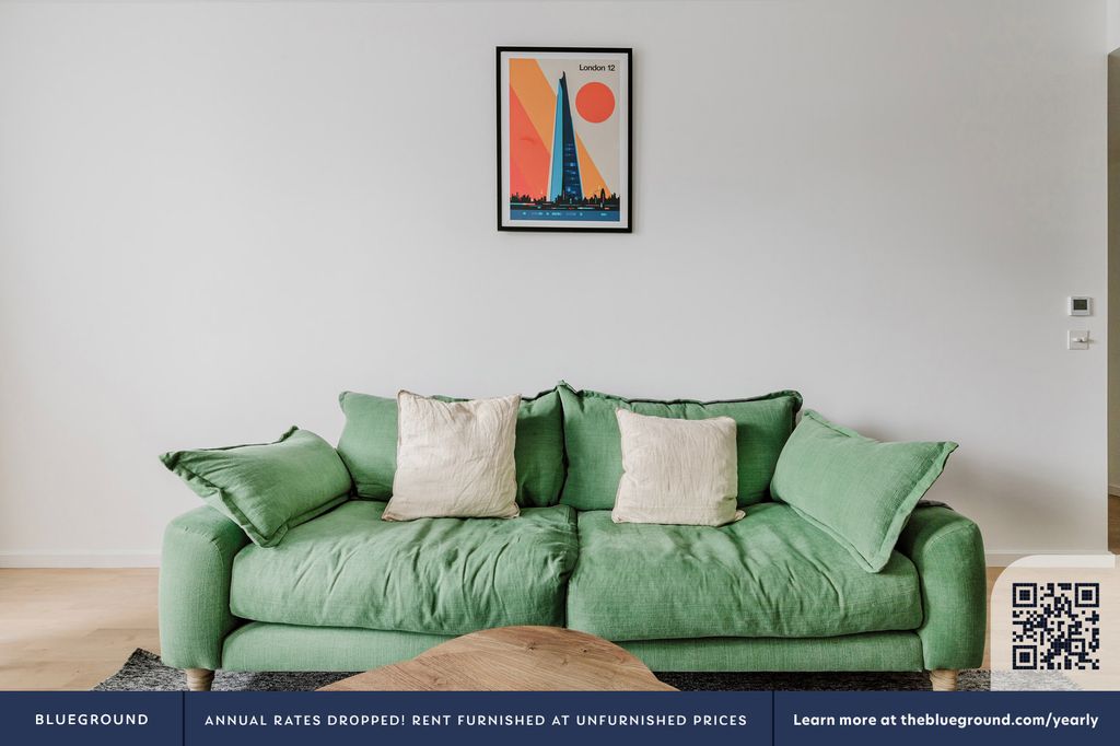 Property photo 3 of 20 Living Room