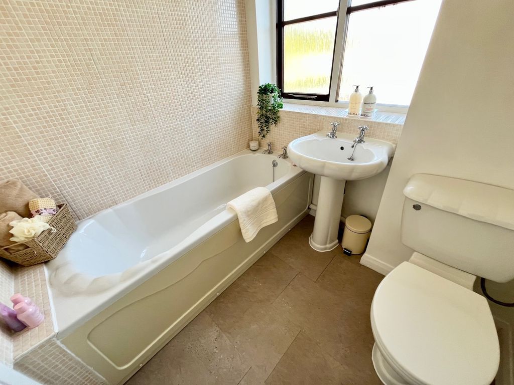Property photo 3 of 12 Bathroom