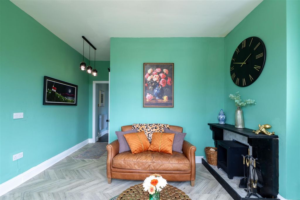 Property photo 3 of 31 S003.Jpg