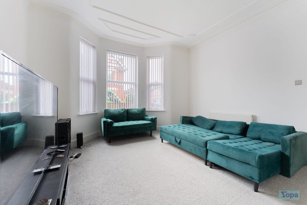 Property photo 2 of 15 Lounge