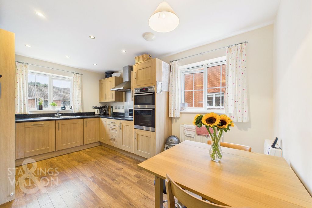 Property photo 2 of 29