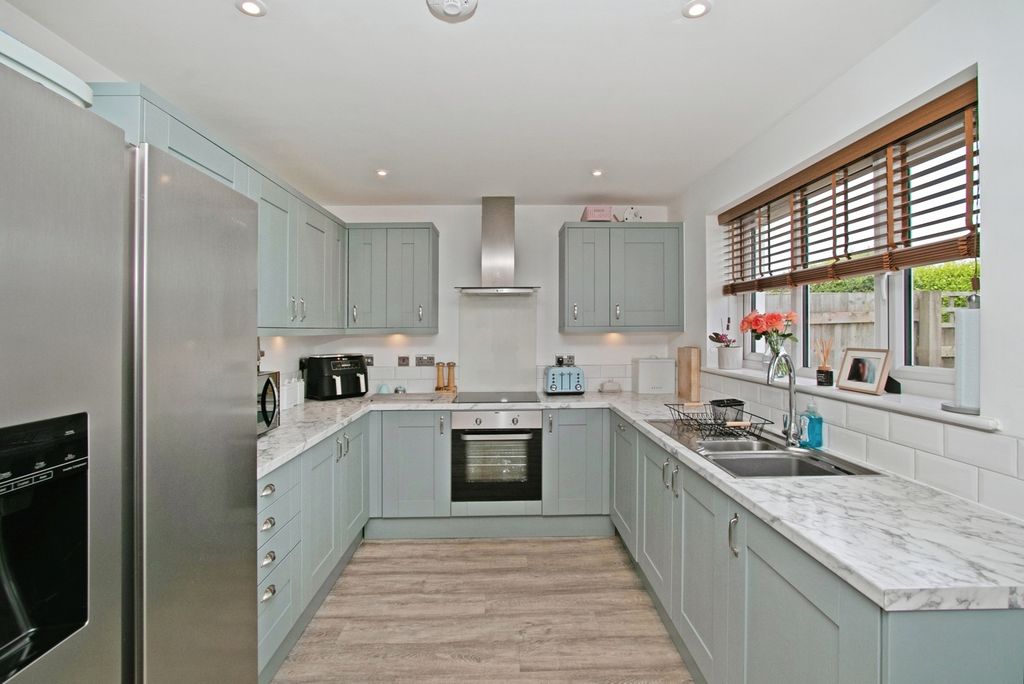 Property photo 3 of 21 Pbox-Img.Jpg