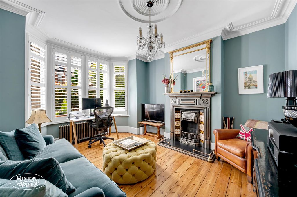 Property photo 3 of 15 54 St Kilda Road-6.Jpg