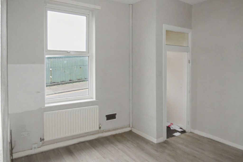 Property photo 3 of 14 66 Wellfield Road, Preston, Lancashire, Pr1 8Sp