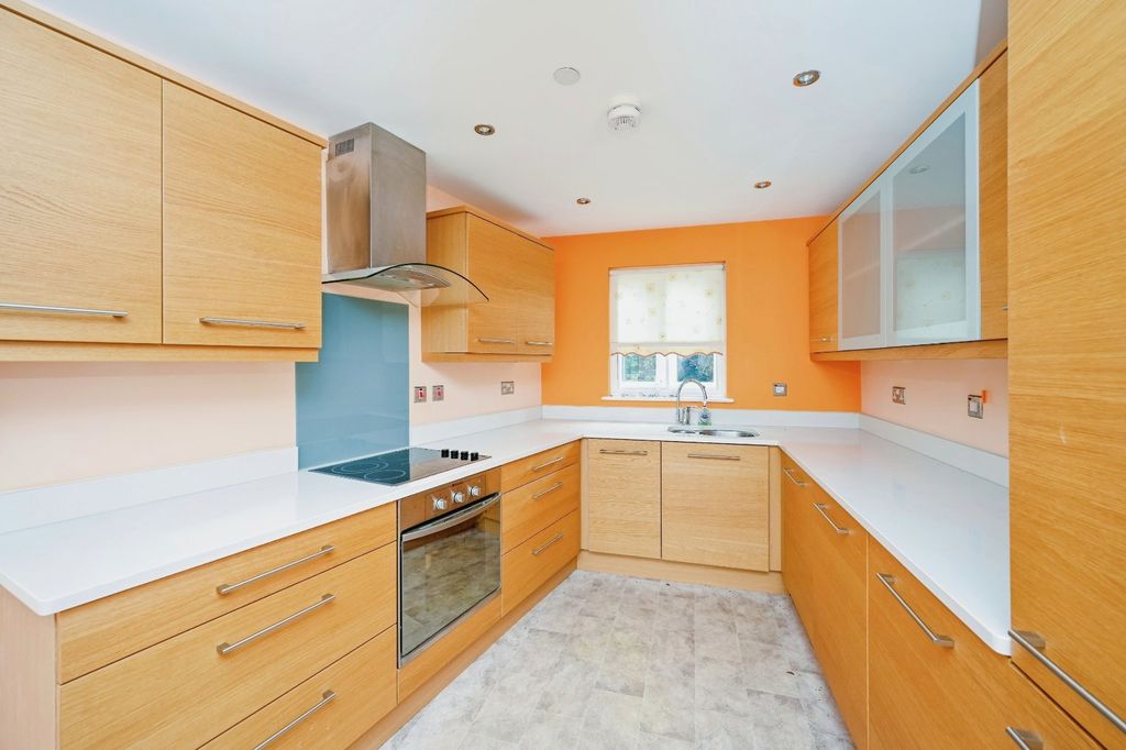 Property photo 3 of 14 Kitchen