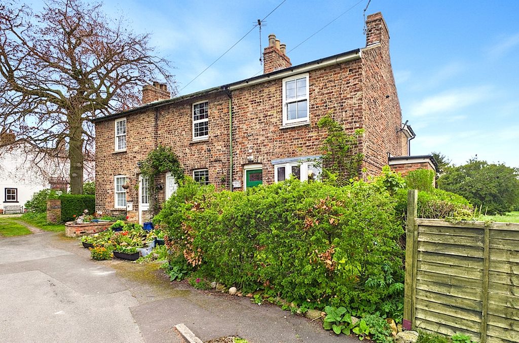 Property photo 1 of 15 Biscuit Cottage - Front