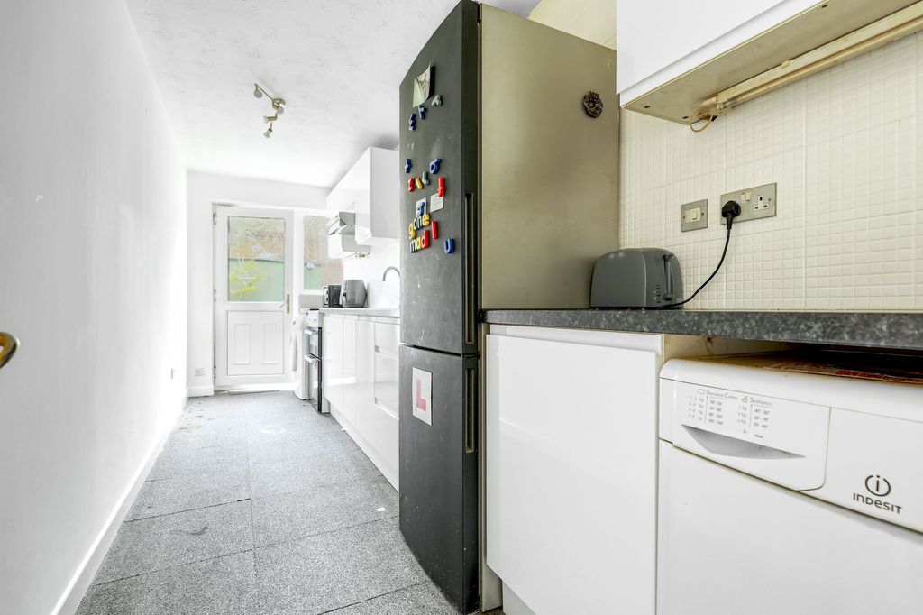 Property photo 3 of 6