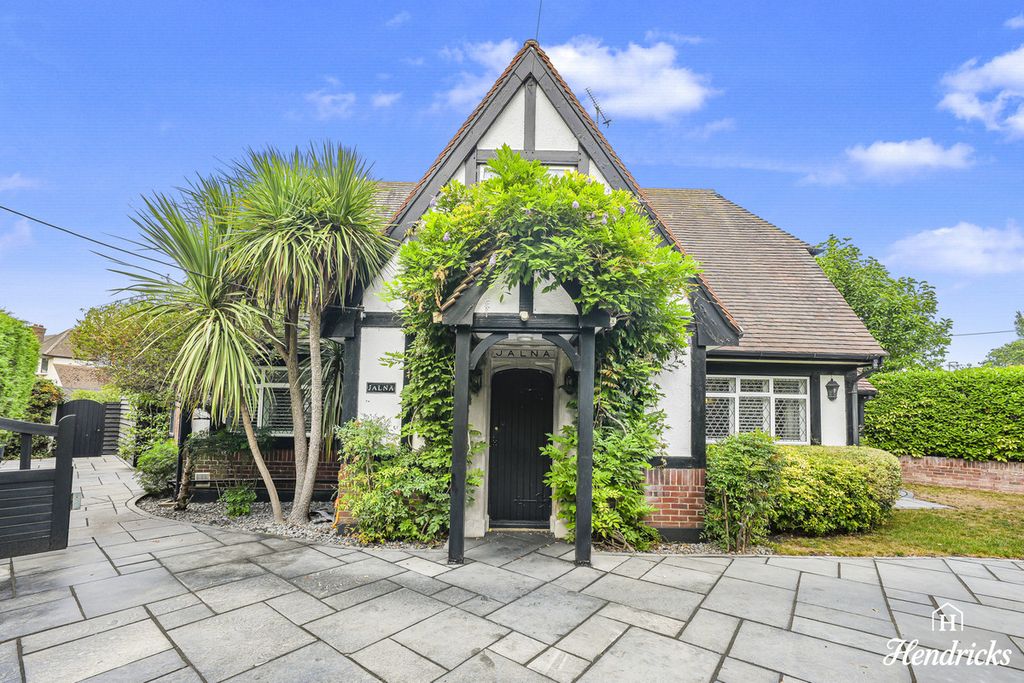 Property photo 3 of 35