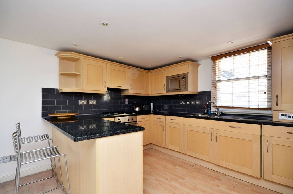 Property photo 2 of 5