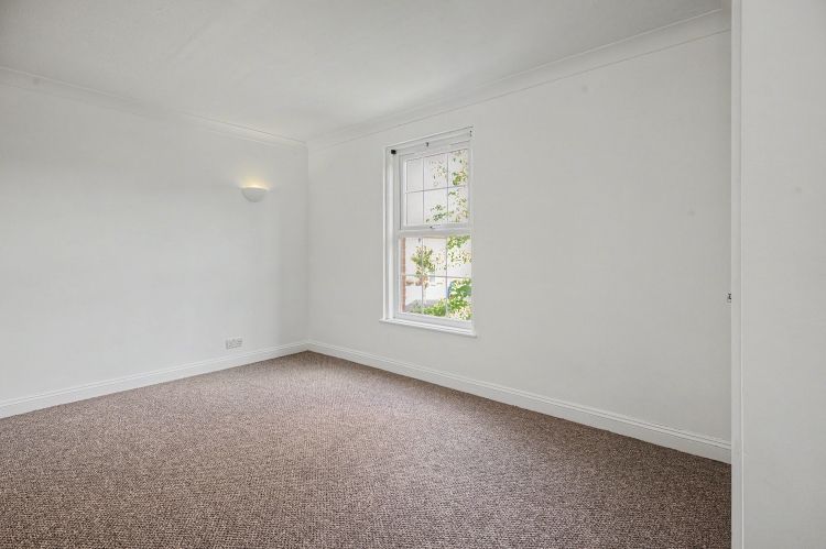 Property photo 3 of 9 328195
