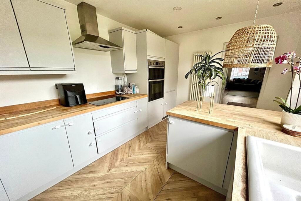 Property photo 3 of 13 Kitchen