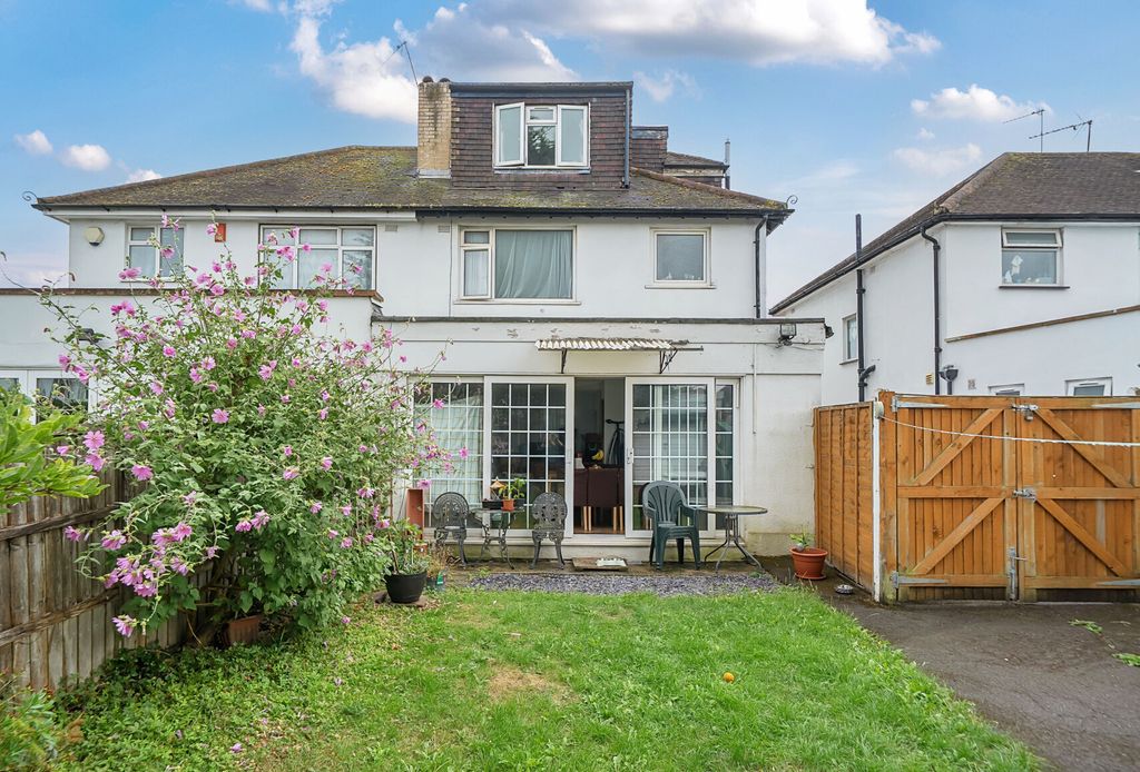 Property photo 3 of 14 1330703-2-688B3Fd...