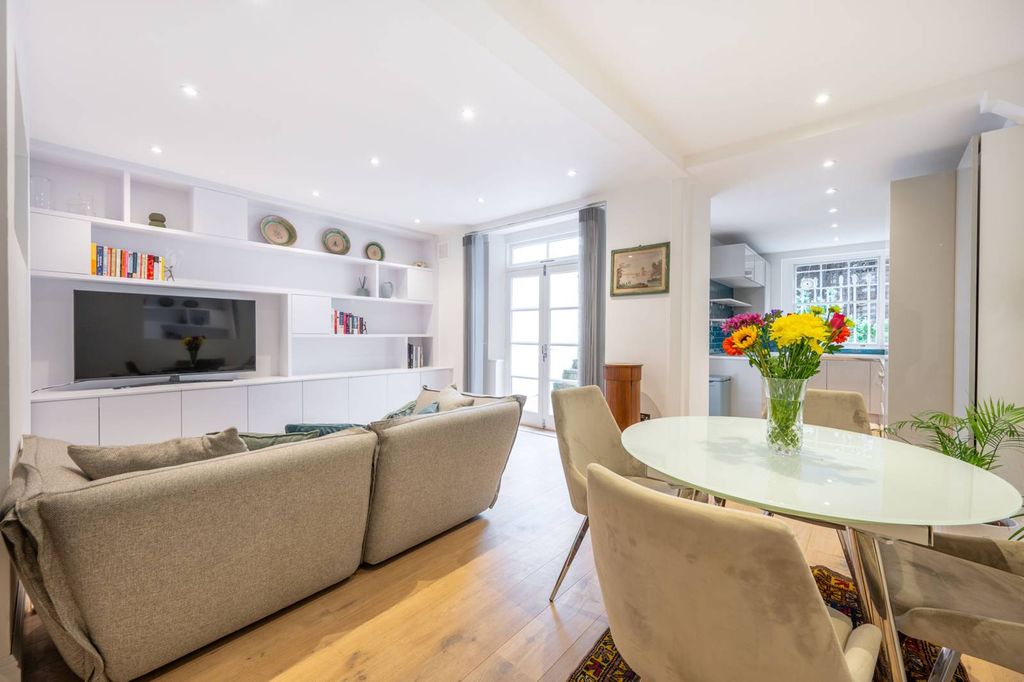 Property photo 2 of 20