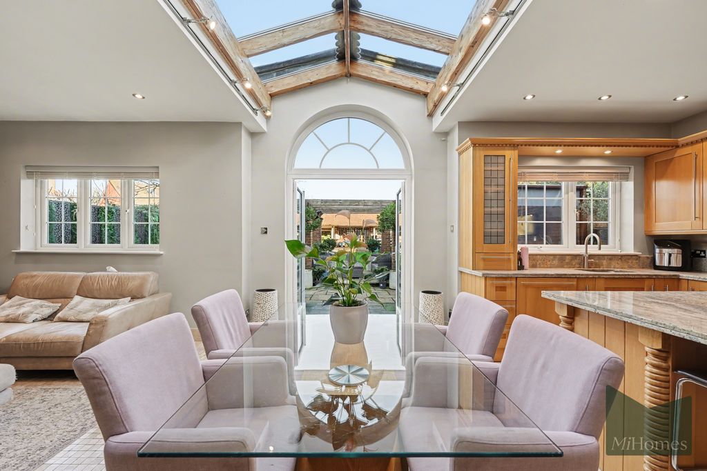 Property photo 3 of 41