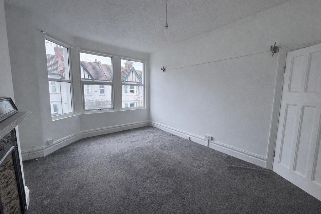 Property photo 3 of 5 Living Room.Png