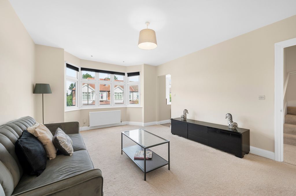 Property photo 2 of 16 Picture No. 11