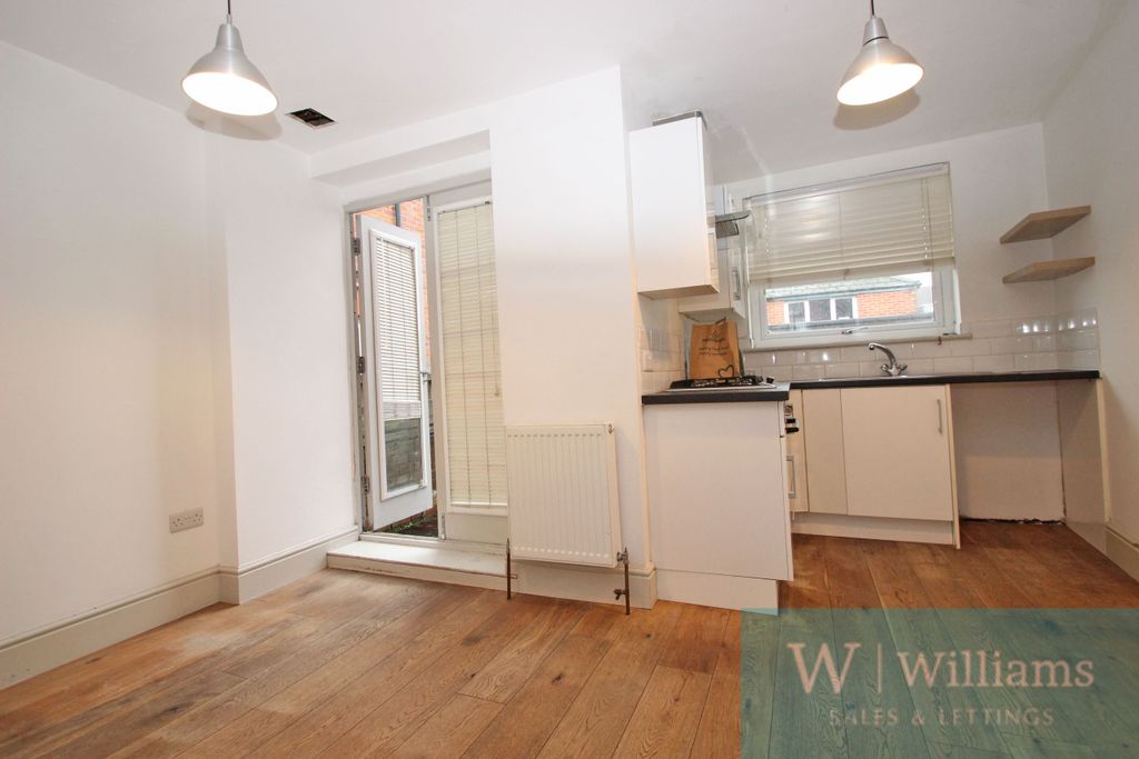 Property photo 3 of 10 Kitchen Diner