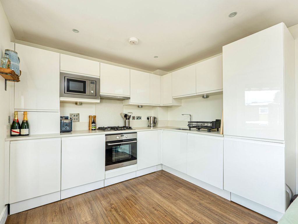 Property photo 3 of 12 Kitchen