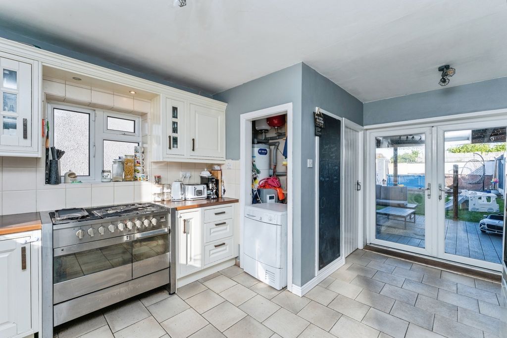 Property photo 2 of 17 Photo