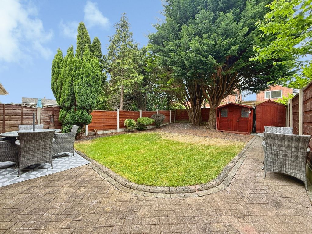 Property photo 3 of 16 Garden