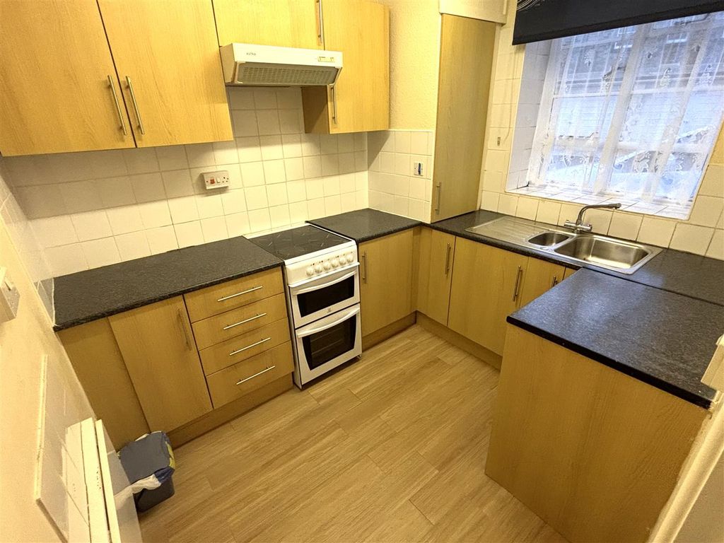 Property photo 3 of 11 Kitchen.Jpeg