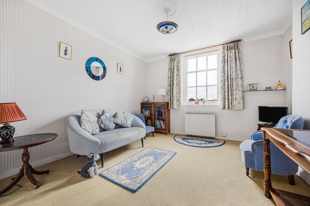 Property photo 2 of 10 Sitting Room