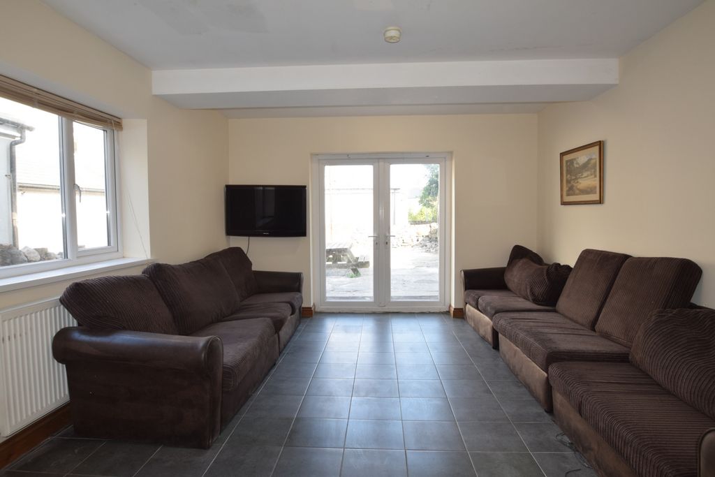 Property photo 3 of 19 Photo 4