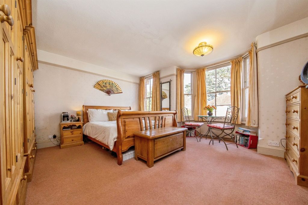 Property photo 3 of 25