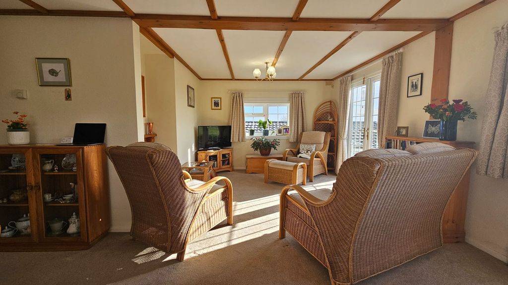 Property photo 3 of 28