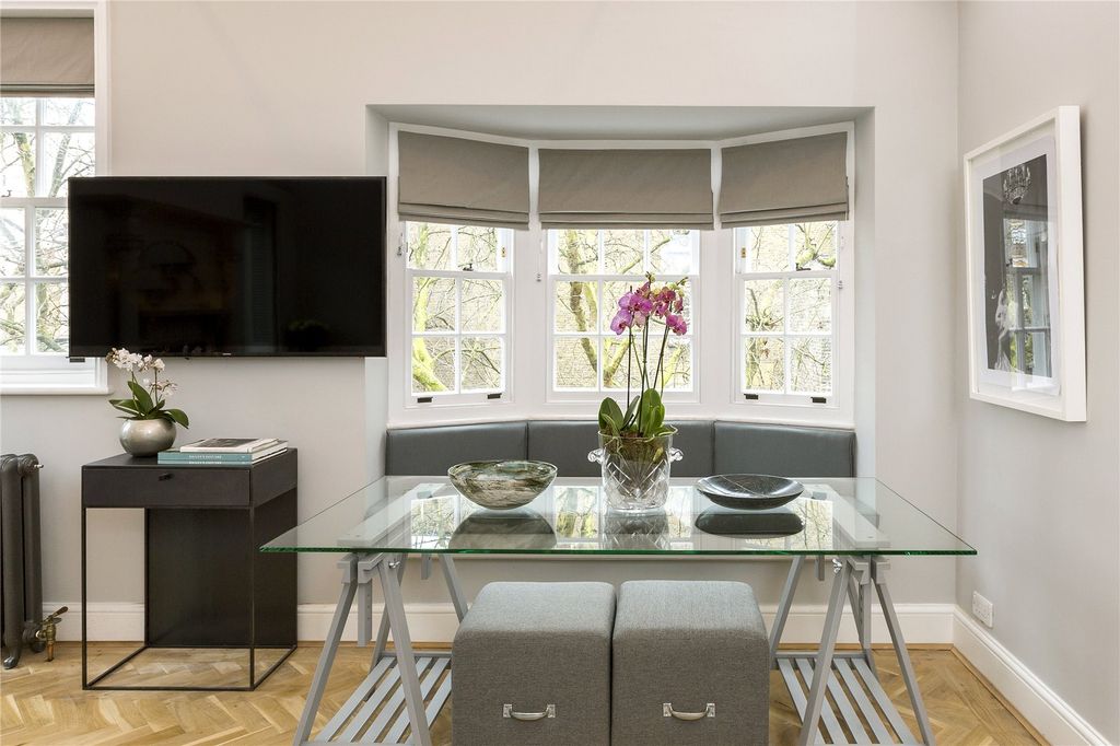 Property photo 3 of 17 Dining Area