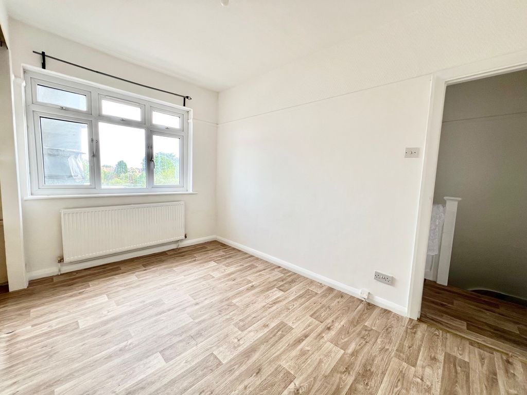 Property photo 2 of 7 15A Bywood 3