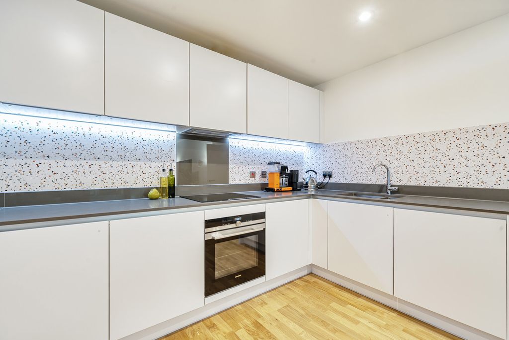 Property photo 3 of 21 Kitchen