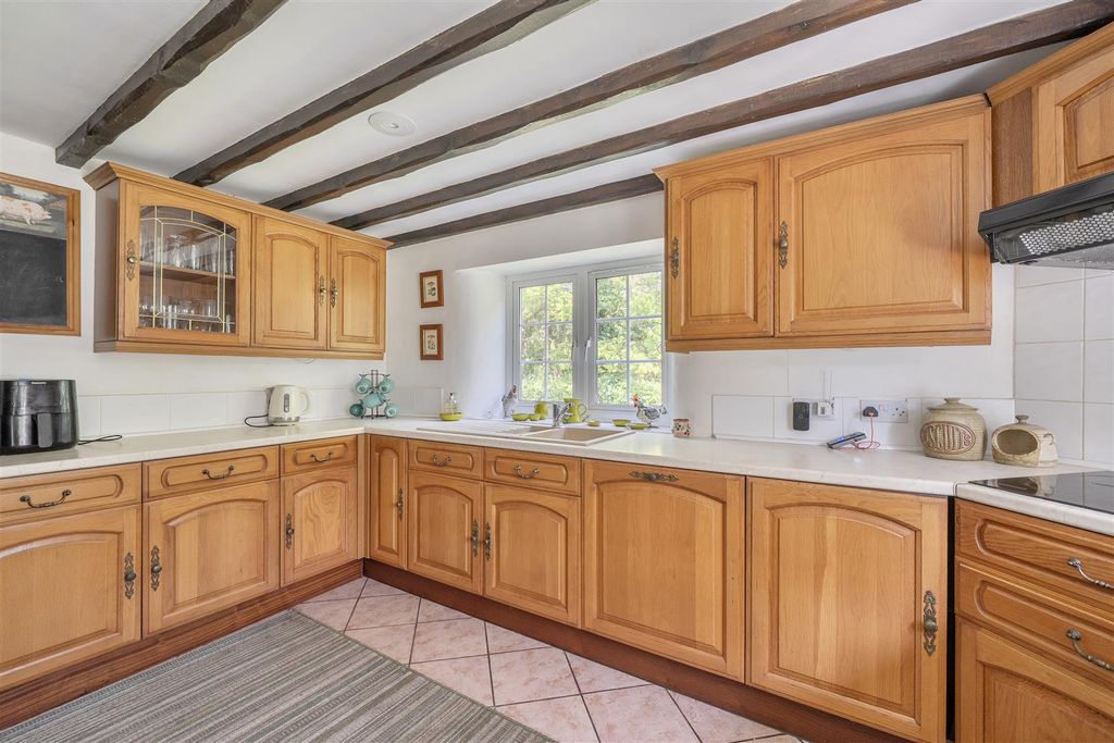 Property photo 3 of 23 Kitchen