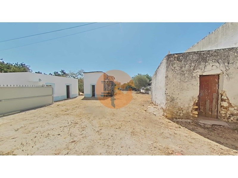 Property photo 2 of 80