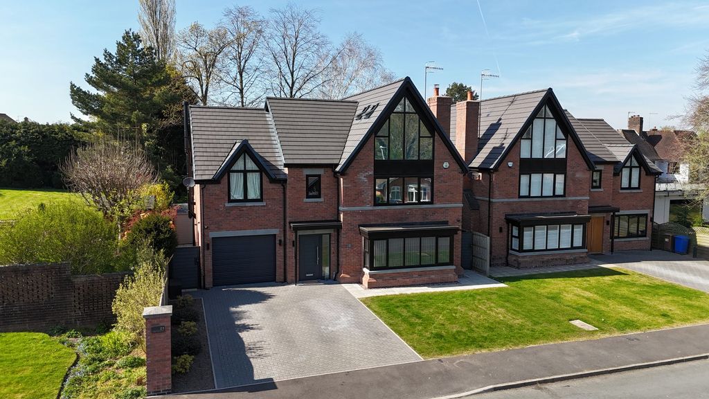 Property photo 2 of 32