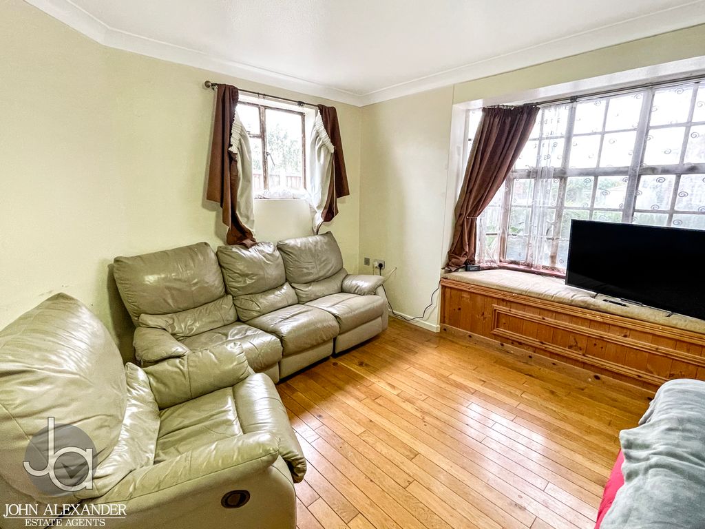 Property photo 3 of 10 20251018_105440794_0.5